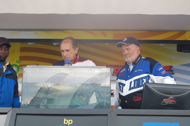 75B74208-4CE1-4558-BBF4-6ABB6EEAA8D5