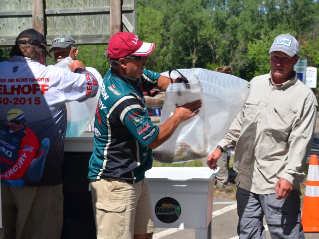 76AB074D-CD04-4518-8086-6980DA2D096C