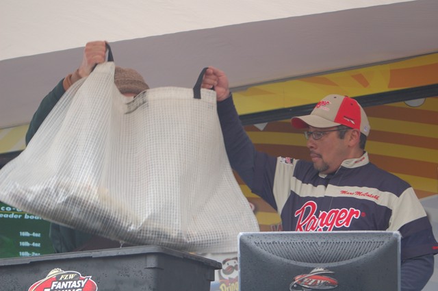 76CB1B02-A2A3-4D04-ADF9-76036FF4506F