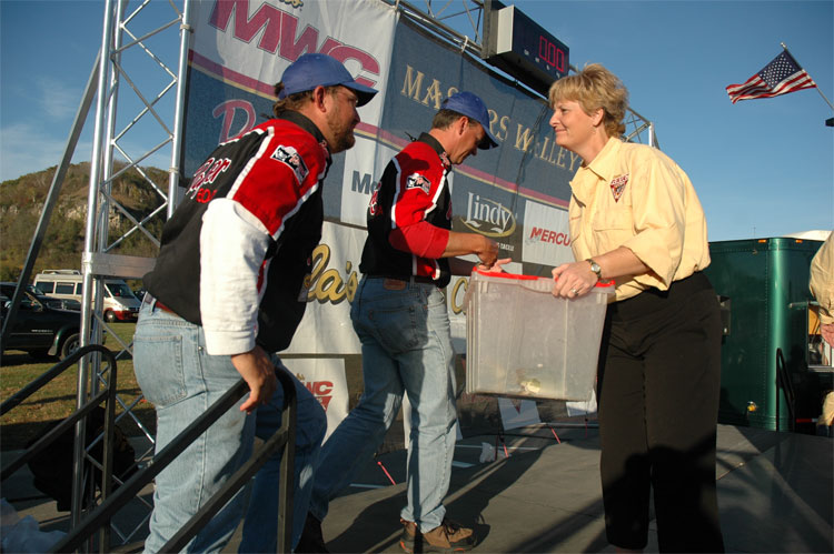 7A625142-7BF2-476D-8DE5-28DDB8DDEC7F