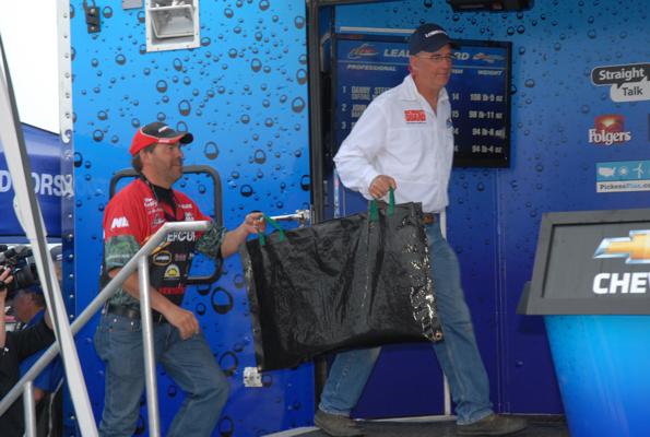 7AD303F0-172F-4243-A6FC-F7CCAD781833