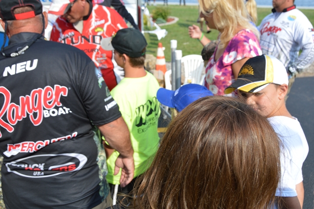 7D273F5A-A2F1-4BA1-B692-2F8BD2AD855C