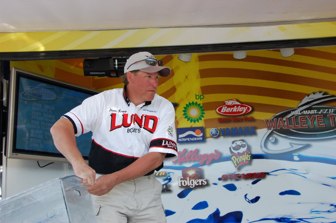 7D8A3820-AFCA-4070-9EDD-F4AA066F089F