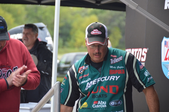 7DE37BBF-F1AD-4620-A4F0-76BFB1D41392