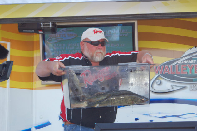 7E0499BD-19C0-484A-9133-59D42659D944