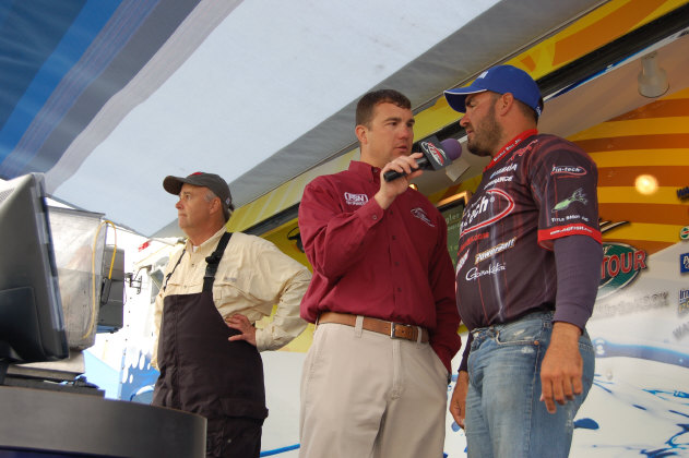 7E388406-F4FA-41DF-9A09-17038E04F71B