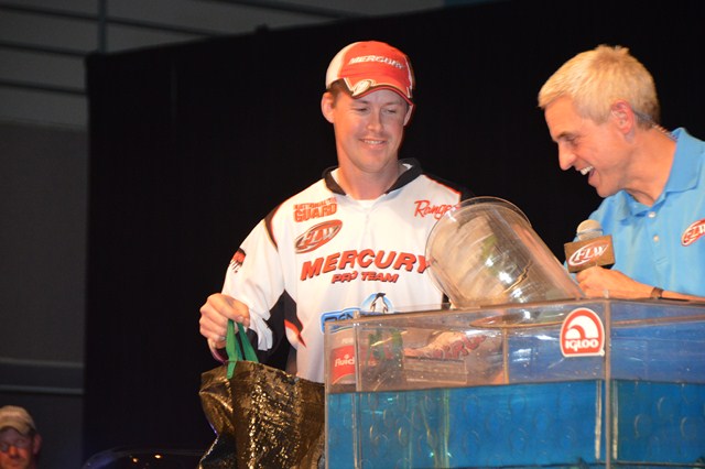 7E527280-A3BF-45BC-AB59-D29406101531