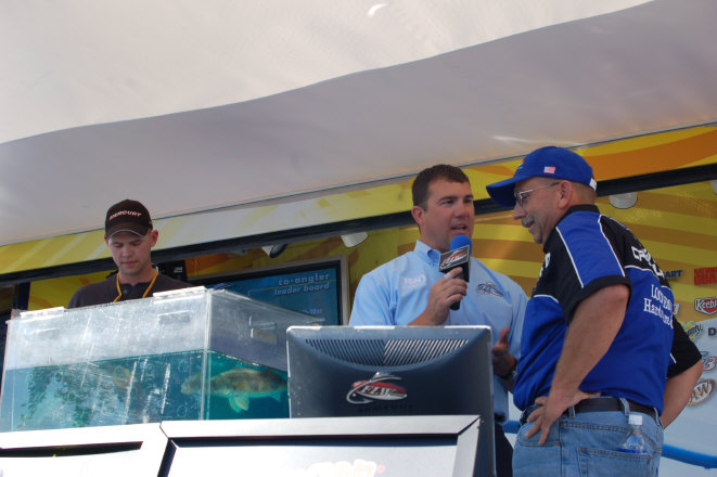 7E78A3BC-8B14-4A69-96EB-5DF2938FC6C5