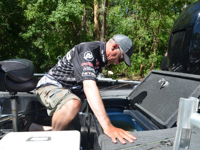 7EE96959-4810-488D-802B-A5AA152044B4