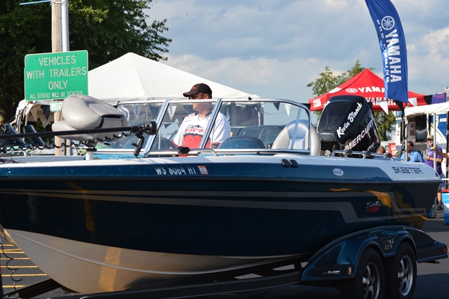 7F077B32-D03B-45B7-B330-7C14BFCFB354