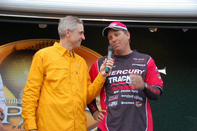 7FA4504D-2CBF-4B85-94C0-F63C4B1CB7D6