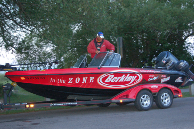 E9840D4E-9E98-4953-A3F8-EEB099A53BAB