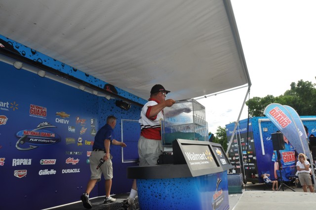 811D003C-831D-4A2E-8F4E-310D899A6C81