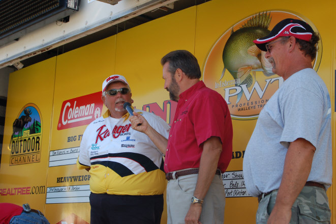 81203D93-9F7D-4A0D-9C33-300B8E39F832