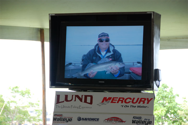 828B2582-325C-4629-A139-81FD36CD2C35