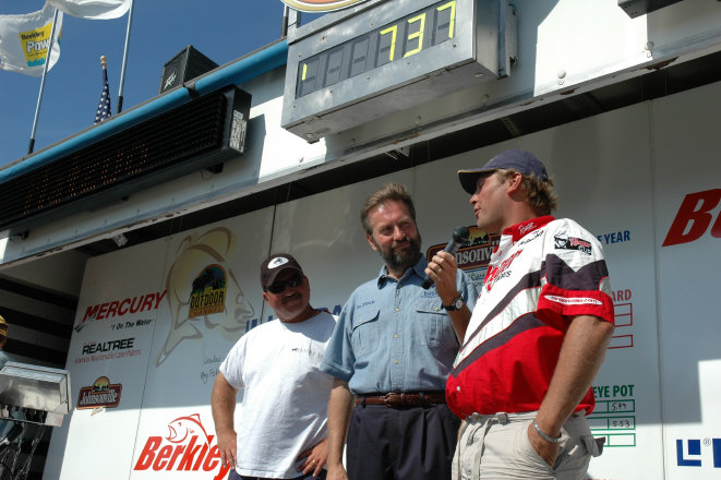 82AB8E10-7E19-4387-AF8C-F5DFF93A325D