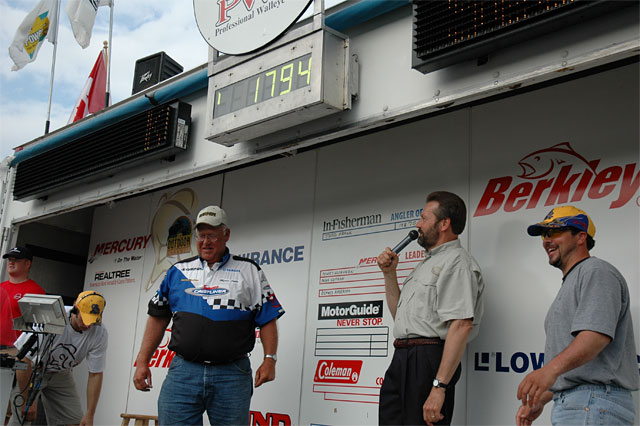 832B4F6C-8201-48E7-BE98-676782BC58C2