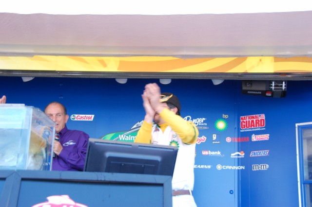 85084E8A-C7DF-4EBA-937F-818BB2A48E8C