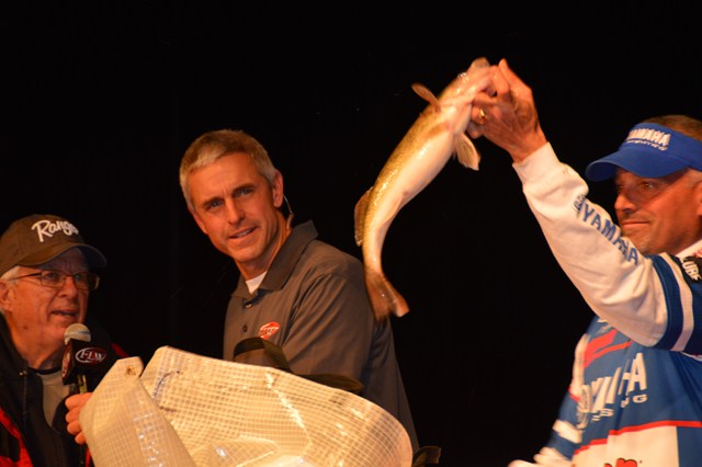 858F0903-BE3C-4263-AAED-4B3533DB79C9