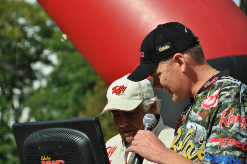 85BCC8F5-A38C-40FF-855A-637D6C68F8FF