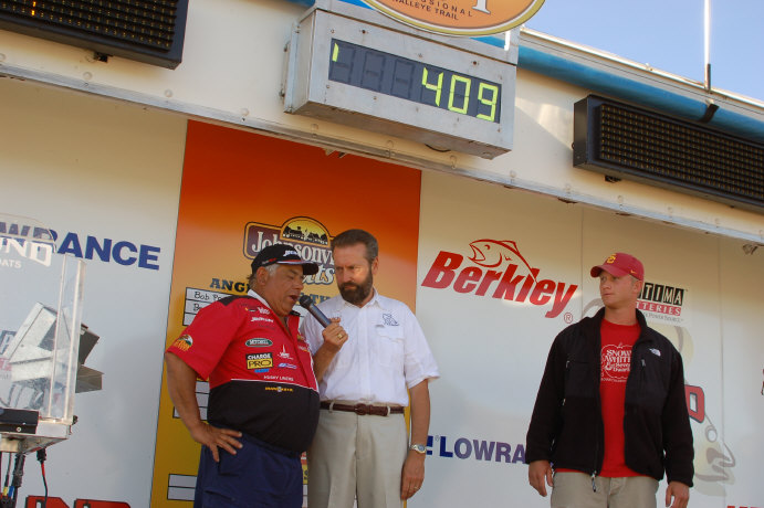 888E2C01-93F4-4470-8CF6-154436F5A963