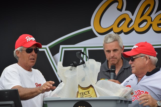 88913AF7-AFED-4A5F-9109-8E567DD2641E