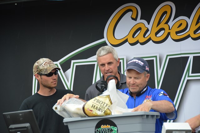 890A3A6C-7412-46B3-B422-8DB3E68FCFA7