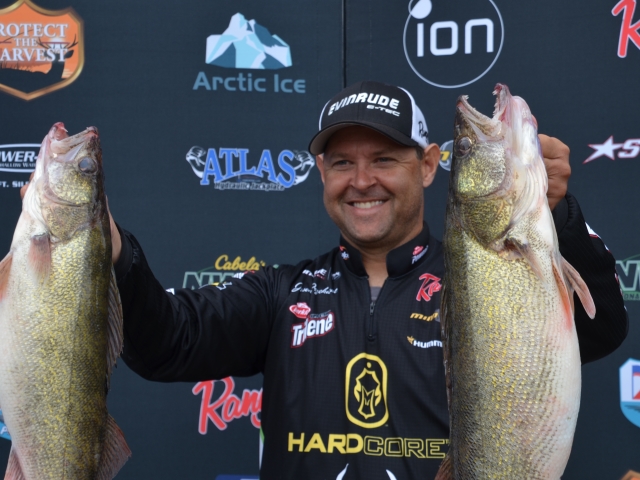 8AEEC32B-7655-4C74-A628-1F6E4E534A2D