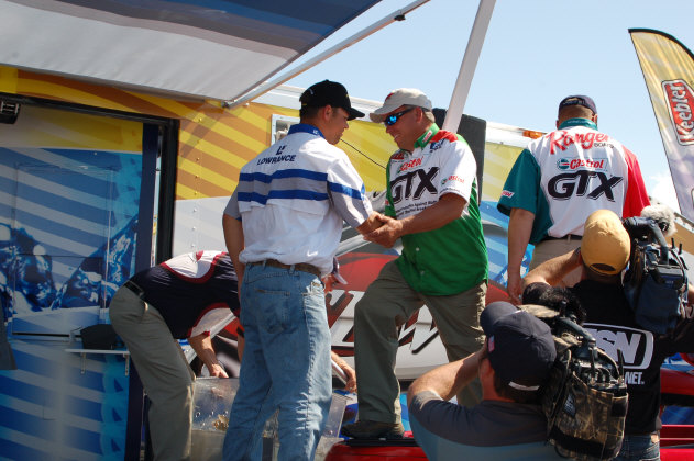 8B940202-C0E0-499F-89E0-730B78A13465