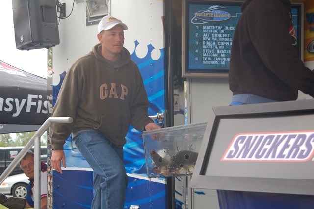 8C3D5ACF-641E-4008-86D0-D9BB535B4900