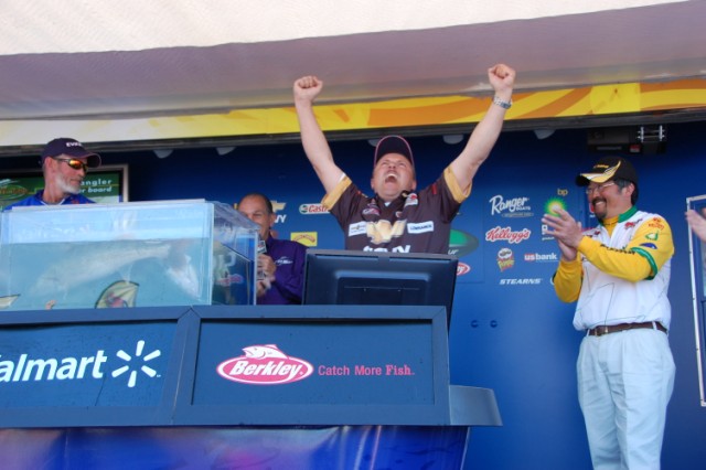 8C4C9F57-E7AB-4942-B70F-895649E34833