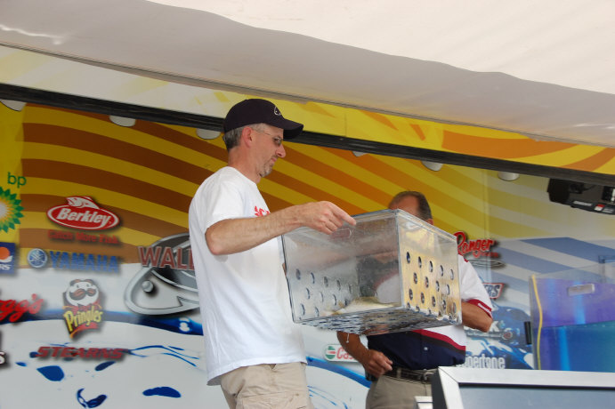 8C51DFDF-5508-4D0B-B143-FDEC6DE649BA