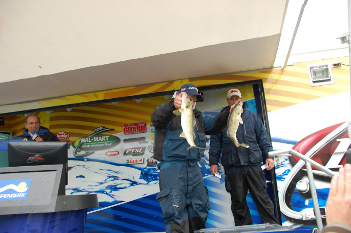 8C899C4E-0B9D-404C-AACD-6A9DCE81AEA1