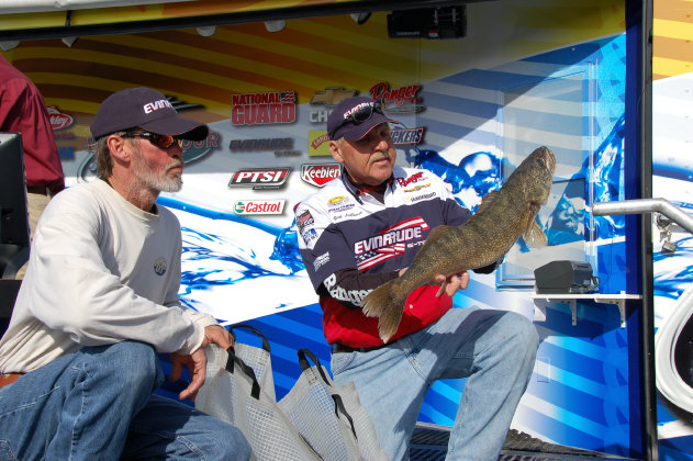 8CA6DE12-AA4D-40D1-89A4-BF5628F36506