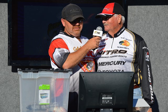 8CADD624-26FA-48BB-90D7-F25E93999418