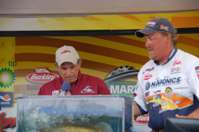 83DEE697-44C8-4E6A-9321-FF2B84E7D762