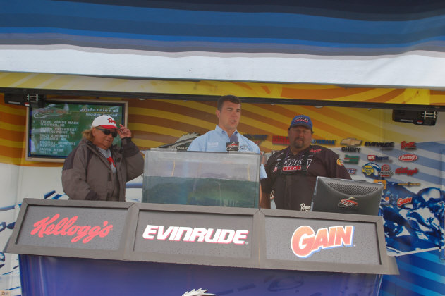 8DA84A6F-459B-452A-8BC5-88205C48373E