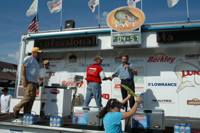 8DCB4B10-42AD-4482-8E10-952F1EE00A81