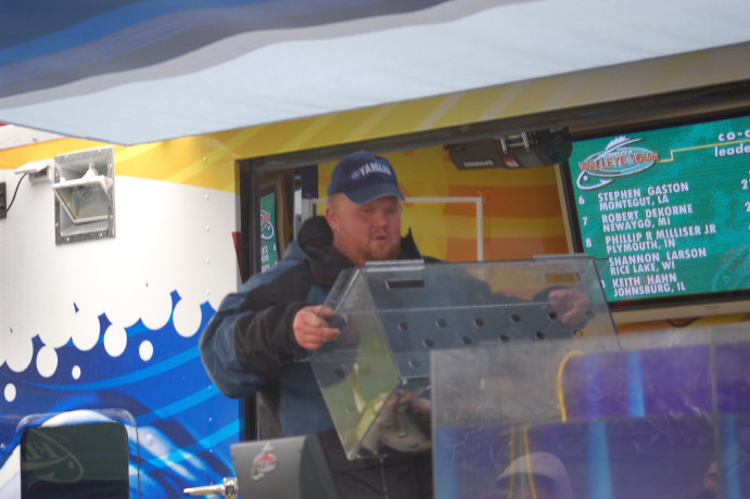 8DD901C2-00FC-413D-9B9F-8B7448C9B65A