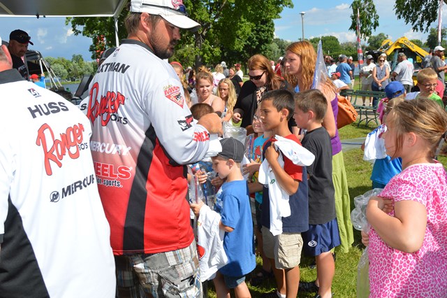 8E487240-33EA-40A2-B712-D864BAD606F1