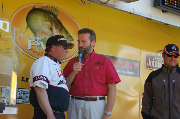 8E793383-F9CE-445D-8CE4-C408D3EE9D7C