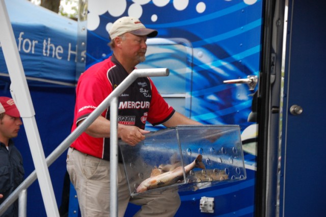 8ED77A4B-8BD7-4728-93E6-5EF0BBB2DD56