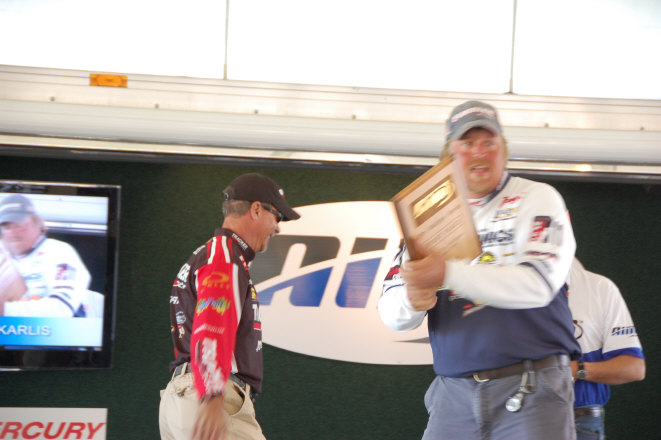 8EFB64EA-75EE-4350-AE17-A7906F557B66