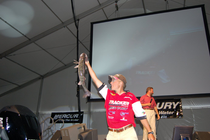 8FC5F707-4328-40CC-A3D1-8F15F3D6BEDC