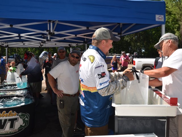 910B247E-4FEA-40C7-AAB0-46A5357C8964