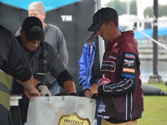 910FB3F6-5005-4644-91CD-4783E5EB89FC