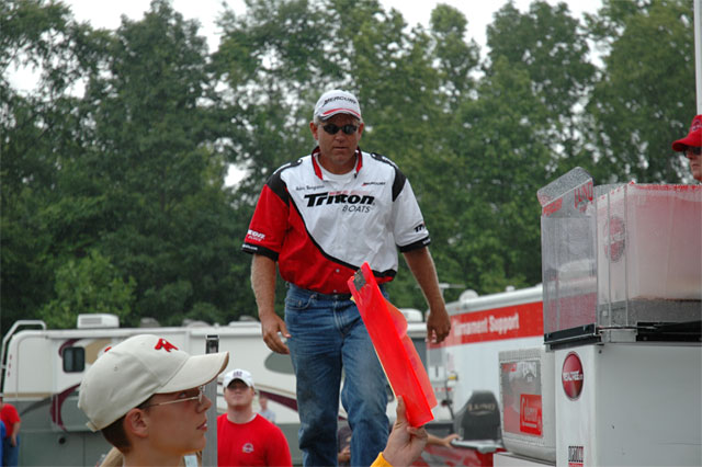 914BB6FF-CE10-4CCE-B2BE-439F9D1869C5