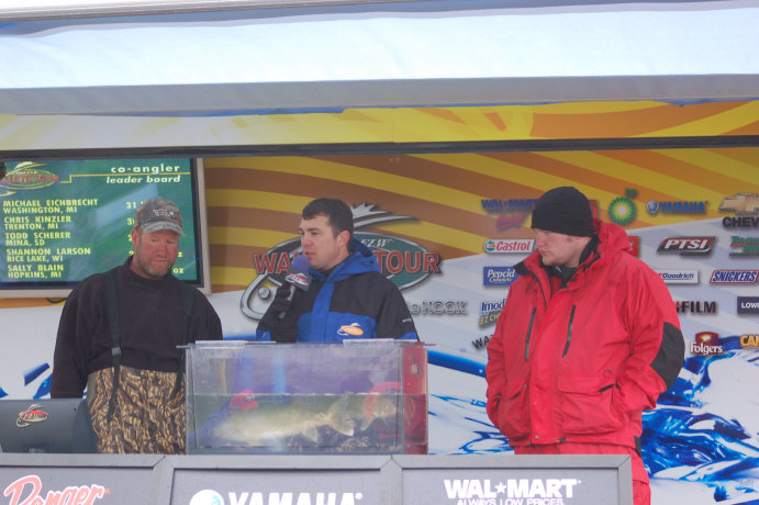 9220E9B3-9591-4237-989A-435E2996DB8B