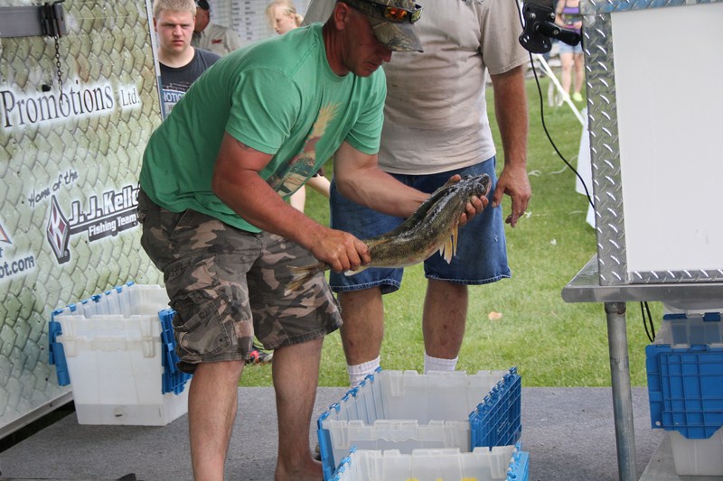 92FC74B3-AE41-404B-9A46-045B6017F4AE