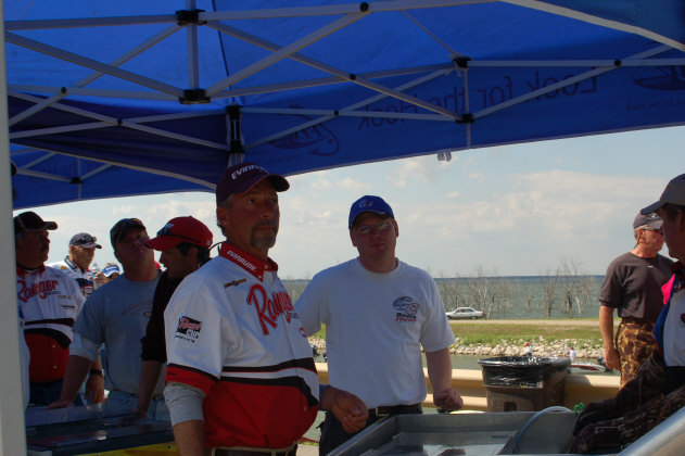 9304944F-A556-4374-B412-3749215B7D5D